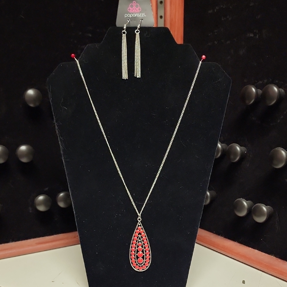 Paparazzi ♥ Tiki Tease - Red ♥ Necklace